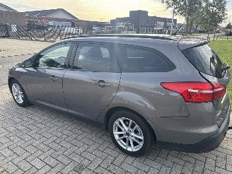 Ford Focus 1.0 TREND EDITION LICHTE SCHADE! BOUWJAAR 2015  3900 EURO picture 2