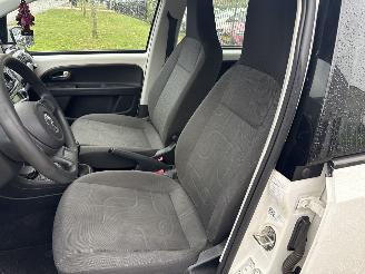 Volkswagen Up! 1.0 BLEUMOTION PARKEERSCHADE! BOUWJAAR 2016  3600 EURO VAST picture 10