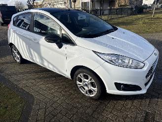 Voiture accidenté Ford Fiesta 1.0 WHITE EDITION LICHTE SCHADE RIJDBAAR BOUWJAAR 2016 4150 EUR 2016/3