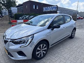 škoda osobní automobily Renault Clio 1.0 90 EQUILIBRE BOUWJAAR 2023  67945 KM VASTE PRIJS 8900 EURO 2023/4