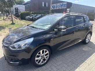 Vaurioauto  passenger cars Renault Clio 0.9 LIMITED LICHTE ZIJSCHADE! BOUWJAAR 2018 103945 KM  4999 EURO 2018/8