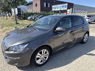 Avarii autoturisme Peugeot 308 1.2 PURE TECH EXECUTIVE LICHTE SCHADE! BOUWJAAR 2016 3999 EURO 2016/9