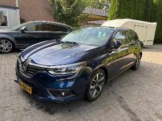 krockskadad bil auto Renault Mégane 1.2 Bose Automaat 2017/1