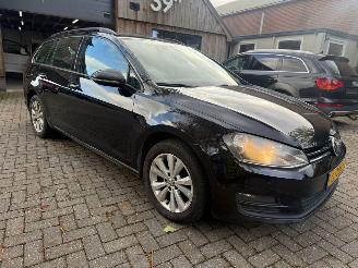 Schadeauto Volkswagen Golf 1.6 TDI 2015/6