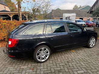 Voiture accidenté Skoda Superb 1.6 TDI NAVI CRUISE STOELVERWARMING PDC TREKHAAK 2013/4