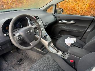 Toyota Auris 1.8 FULL HYBRID KM NAP NL AUTO picture 16