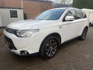 Vaurioauto  passenger cars Mitsubishi Outlander 2.0 PHEV EXECUTIVE X LINE PLUGIN 2014/11