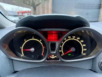 Ford Fiesta 1.6 TDCI GHIA AIRCO STOELVERWARMING SPORTVELGEN picture 18