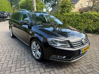 Vaurioauto  passenger cars Volkswagen Passat 2.0 DSG LEER PANO 2011/1