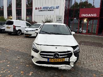 skadebil auto Mercedes B-klasse B200 D 2022/5