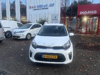 Vaurioauto  passenger cars Kia Picanto 1.0 Comfortline 2022/11