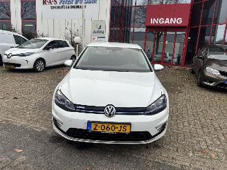 Vaurioauto  passenger cars Volkswagen Golf E-GOLF 2020/11