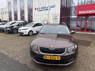 krockskadad bil auto Skoda Octavia 1.2 TSI GRT STY. BNS 2015/11