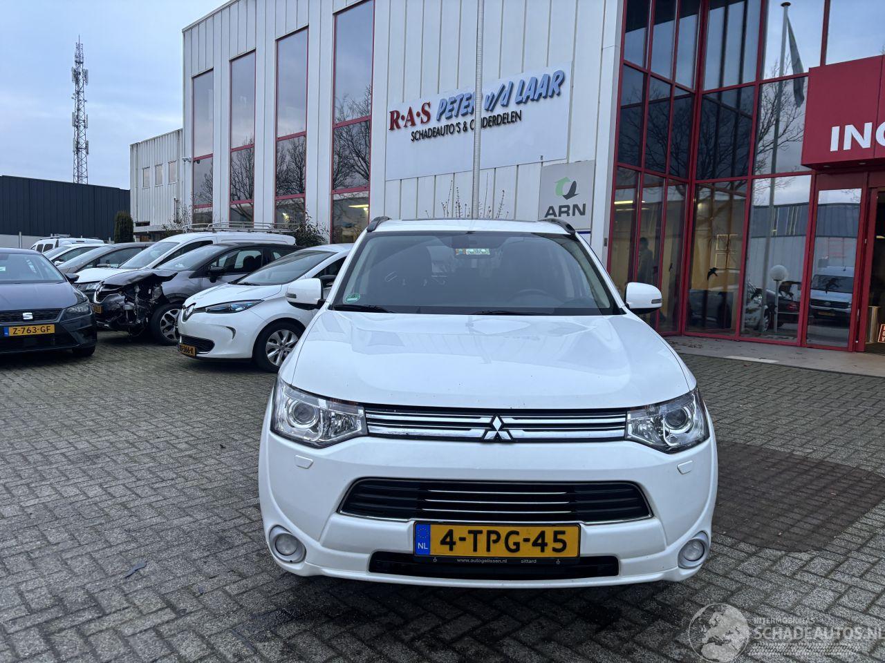 Mitsubishi Outlander 2.0 PHEV INSTYLE+
