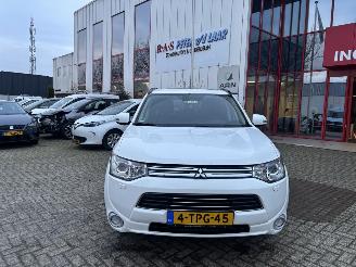 skadebil auto Mitsubishi Outlander 2.0 PHEV INSTYLE+ 2014/4