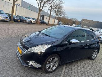 Peugeot 208 1.6 VTI ALLURE picture 4