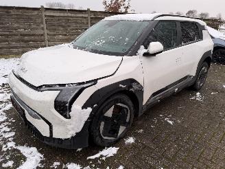 Damaged car Kia EV3 Earth  Battery 81 Kw 2025/1