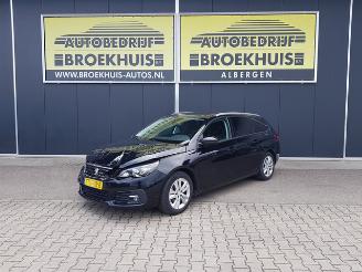 Damaged car Peugeot 308 SW 1.2 PureTech Blue Lease Executive 2018/7