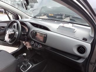 Toyota Yaris Yaris III (P13), Hatchback, 2010 / 2020 1.33 16V Dual VVT-I picture 23