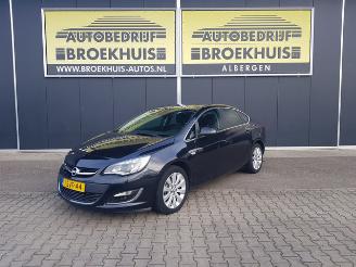 skadebil auto Opel Astra 1.4 Turbo Cosmo 2013/12
