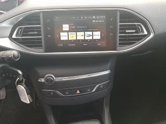 Peugeot 308 1.6 BlueHDi Blue Lease Executive picture 14