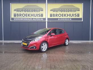 damaged passenger cars Peugeot 208 1.2 PureTech Signature 2019/3