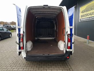 Renault Master T35 2.3 dCi 135 L3H2 Comfort picture 18