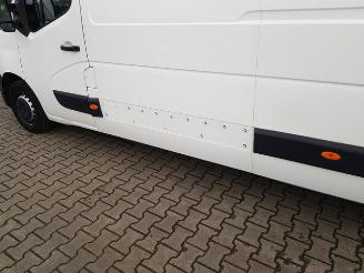 Renault Master T35 2.3 dCi 135 L3H2 Comfort picture 12