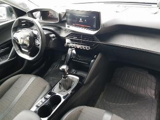 Peugeot 2008 1.2 PureTech Allure Pack picture 16