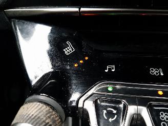 Peugeot 2008 1.2 PureTech Allure Pack picture 26