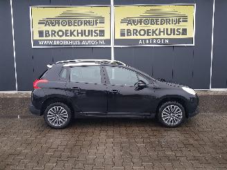 Peugeot 2008 1.2 VTi Active Pack Premium Automatic picture 4