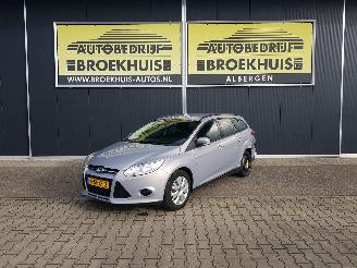 damaged passenger cars Ford Focus 1.0 EcoBoost Trend 2013/10