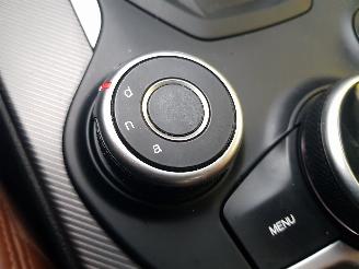 Alfa Romeo Giulia 2.0T Super picture 34