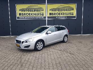 krockskadad bil auto Volvo V-60 2.0 D4 Momentum 2011/7