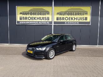 krockskadad bil auto Audi A3 Sportback 1.6 TDI ultra Attraction Pro Line 2015/5