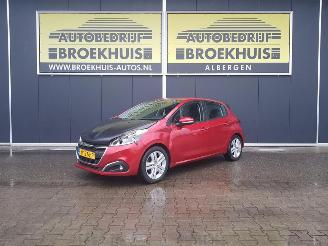 uszkodzony samochody osobowe Peugeot 208 1.2 PureTech Signature 2019/3