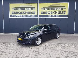 uszkodzony samochody osobowe Peugeot 308 SW 1.2 PureTech Blue Lease Executive 2018/7
