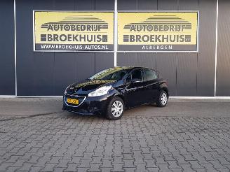 skadebil auto Peugeot 208 1.0 PureTech Access 2015/1