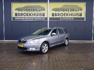 damaged passenger cars Skoda Octavia Combi 1.4 TSI Greentech Elegance Business Line 2012/2