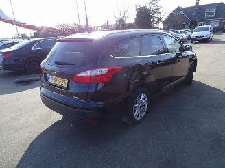 Unfallwagen Ford Focus Wagon 1.1 Ti-VCT EcoBoost 2013/9