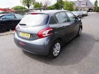 krockskadad bil auto Peugeot 208 1.2 Vti 2013/7