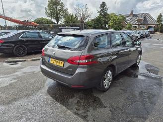 krockskadad bil auto Peugeot 308 1.2 12V e-THP PureTech 110 2016/6
