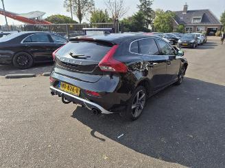 uszkodzony samochody osobowe Volvo V-40 2.0 D2 16V 2015/10