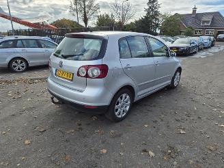 Coche accidentado Volkswagen Golf 2.0 FSI 16V 2005/9
