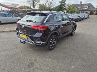 Vaurioauto  passenger cars Volkswagen T-Roc 1.0 TSI 12V 2019/6