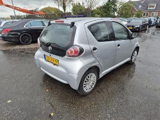Voiture accidenté Toyota Aygo 1.0 12V 2010/4