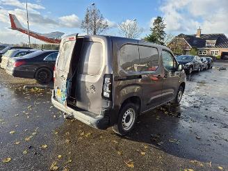 krockskadad bil bedrijf Citroën Berlingo 1.5 BlueHDi 2022/6