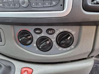 Renault  Trafic 2.0 dCi picture 9