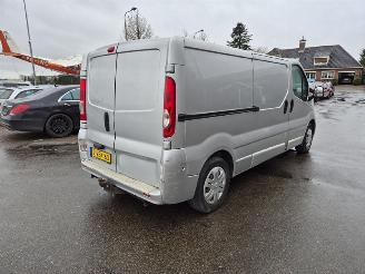 skadebil bedrijf Renault Trafic 2.5 dCi 2009/4