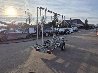 krockskadad bil aanhanger -  Reclame aanhangwagen 2005/1